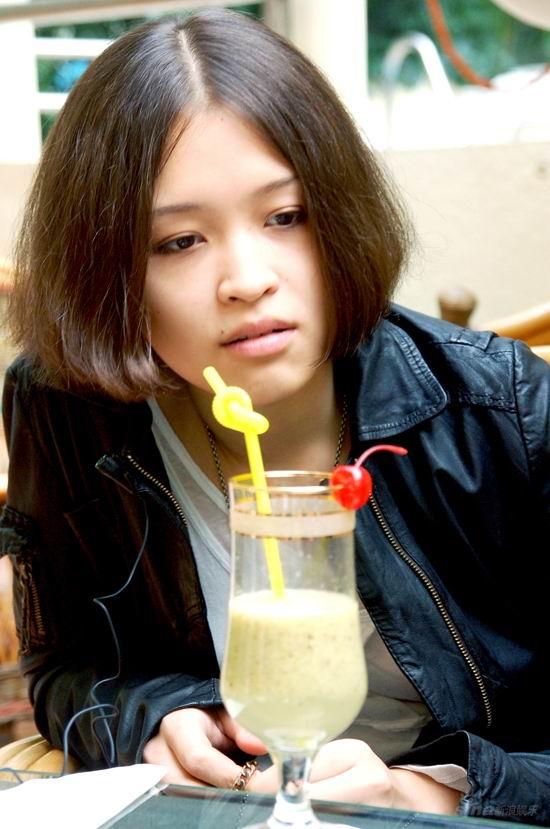 妻子佳佳首度现身 澄清三宝病情不实报道(组图)