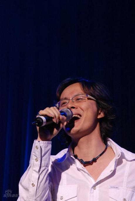 图文:鹏城歌飞扬唱响悉尼-唐磊激情演唱