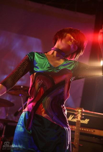 图文:范晓萱登陆新浪歌会(35)