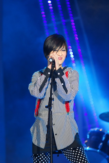 图文:大学生音乐节西安歌会--范小萱_影音娱乐