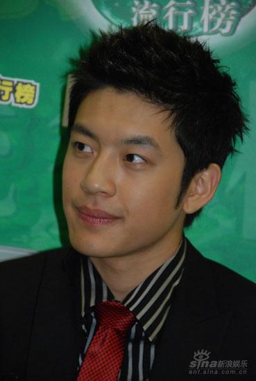 组图:SE7EN广州会歌迷 经纪人耍大牌扰乱采访