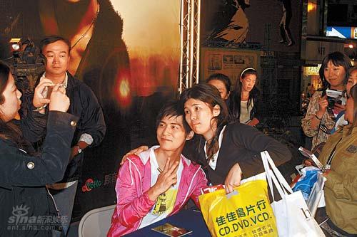 图文：周渝民台北签唱会-仔仔从晚7点签到凌晨