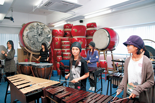 翡翠歌星贺台庆彩排 twins和邓丽欣亮相【图】