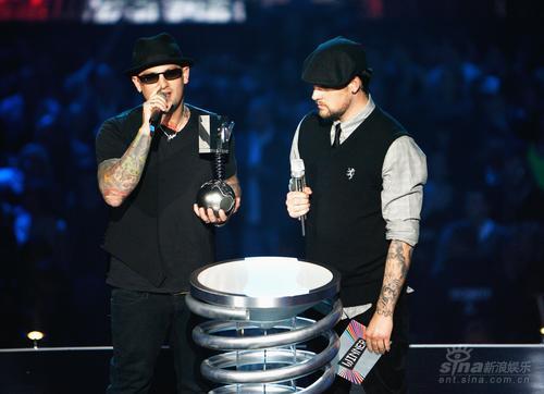 图文:欧洲音乐奖 狂野夏洛蒂组合成员发言