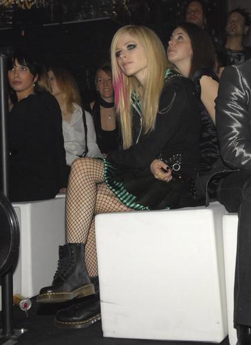 小天后艾薇儿获最佳独唱歌手激情献歌【图】