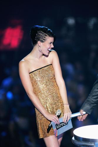 ͼ�ģ�JossStone���ΰ佱�α���Ĭ����Ц��