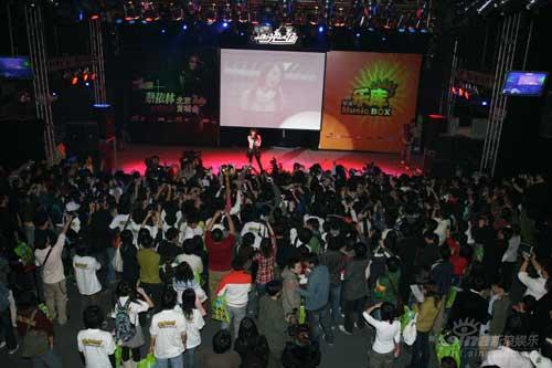 图文：蔡依林完美出袭新浪歌会-场下爆满