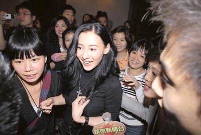 碧昂丝喷血舞衣撩人张柏芝舍夫弃子捧场(组图)