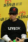 张震岳与热狗做客聊个唱自信音乐感染力强(图)