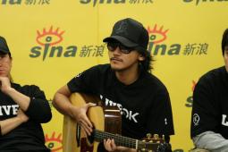 张震岳与热狗做客聊个唱自信音乐感染力强(图)