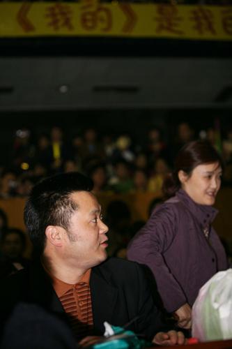 组图：李宇春成都开唱浓妆上阵父母到场加油