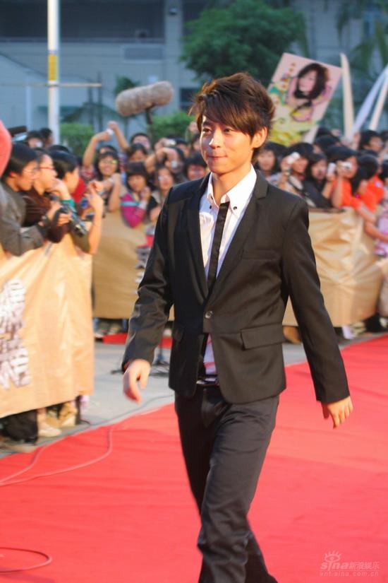 好男快男东南劲爆榜频换装带领男装潮流(组图