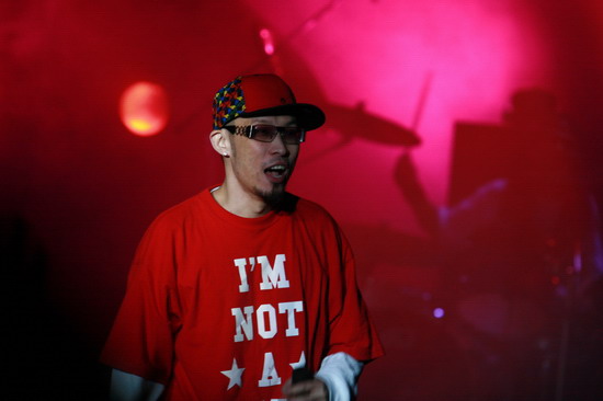 图文:张震岳北京个唱热狗登台--就让我来RAP