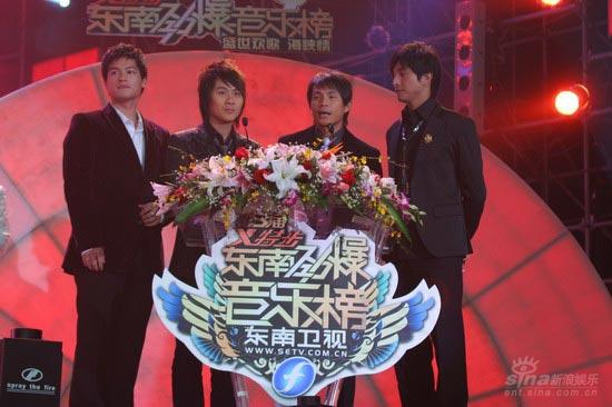 图文：07东南劲爆颁奖礼-劲爆最佳组合5566