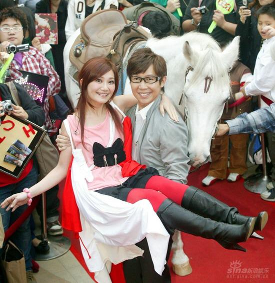 梁静茹“快马加鞭” 品冠亲授训马理论【图】