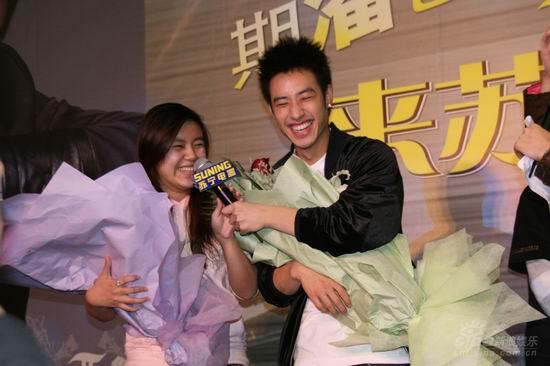 潘玮柏上海签售新专辑 称欣赏年纪大女生【图】