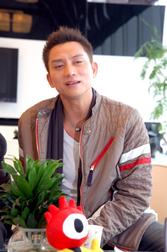 图文:庄奴高原做客新浪--台湾原住民歌手