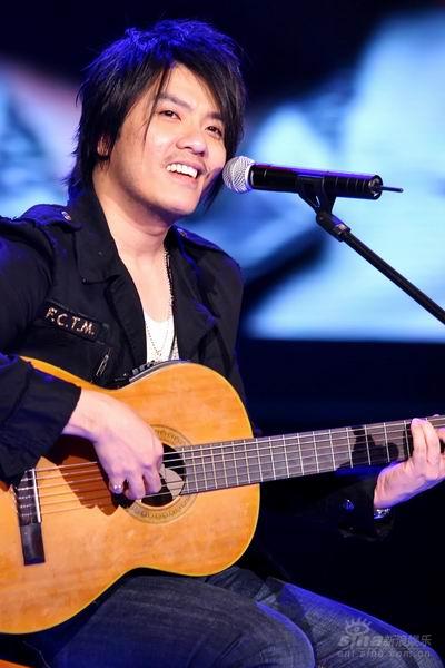 阿杜广西歌友会献唱 大谈“包工头”经历【图】