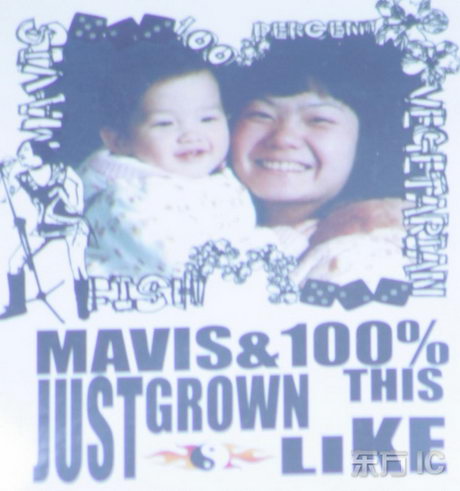 范晓萱上海陪伴妈妈过母亲节 童年照片曝光 母女拥抱 范晓萱和小朋友
