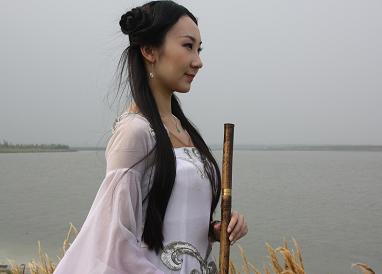 神秘女主角