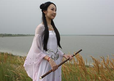 神秘女主角