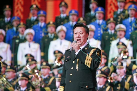 组图:刘斌歌唱家高歌《行进在你的目光里》