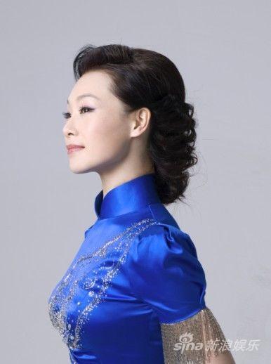 吕薇米兰演唱会在即 推高雅写真相当给力(组图)