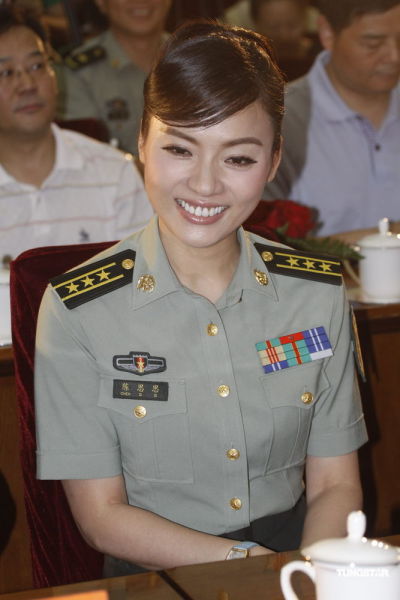陈思思澳门开唱牵手黎明周董