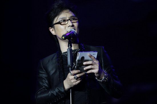 汪峰唱爆成都高呼唱片不死