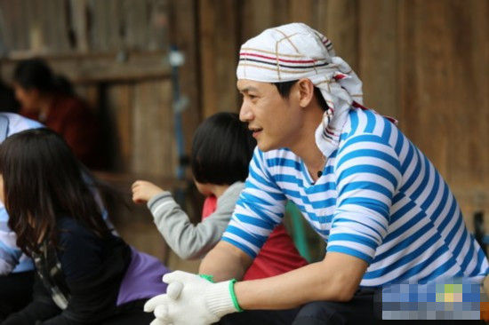 陆毅身穿海魂衫