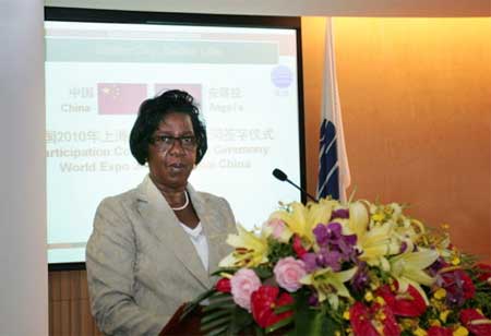 安哥拉总统特别顾问、安哥拉展区总代表阿尔比娜•阿弗里卡诺致辞。 安哥拉总统特别顾问、安哥拉展区总代表阿尔比娜•阿弗里卡诺致辞。