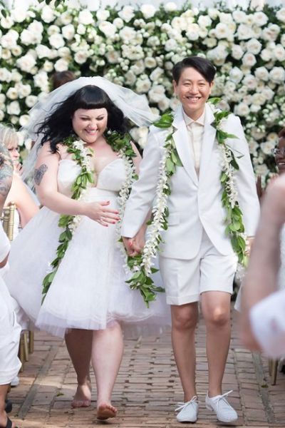 摇滚歌手Beth Ditto身穿JPG婚纱于女友完婚 摇滚歌手Beth Ditto身穿JPG婚纱于女友完婚