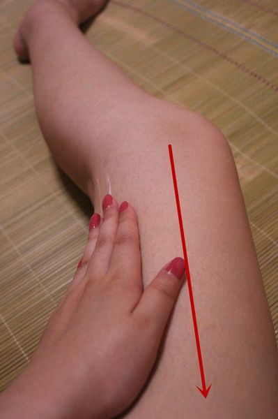 从脚踝开始向上按摩,一直到大腿根部 从脚踝开始向上按摩,一直到大腿根部