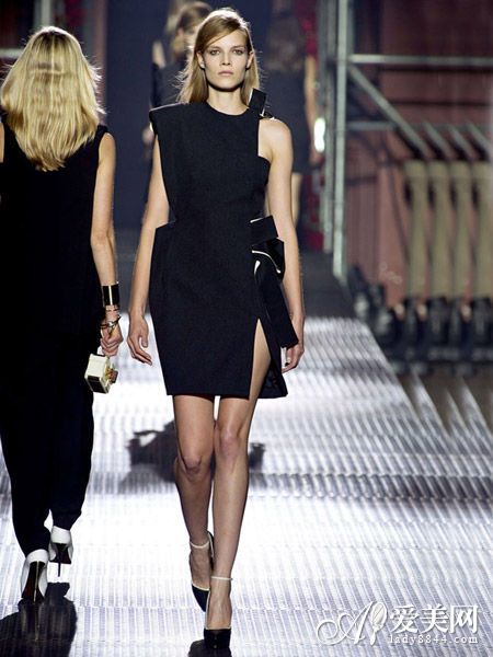 Lanvin 2013春夏系列李小璐 PK 景甜:蓝色蕾丝鱼尾连衣裙