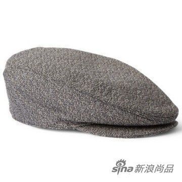 鸭舌帽的最大特点是前面僵直短小的帽檐