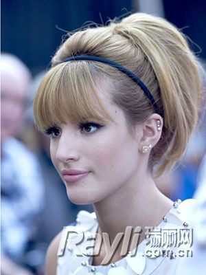 Bella Thorne 复古蓬松马尾辫