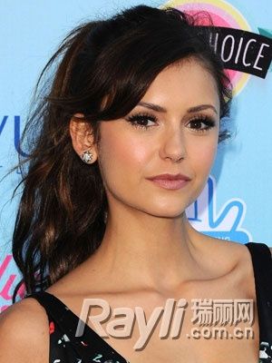Nina Dobrev 偏分高发位马尾辫