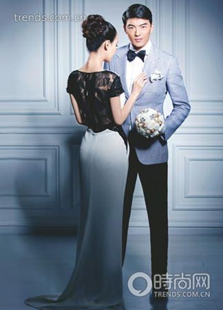 新郎:浅蓝色西服/TOM FORD、黑色领结/LANVIN