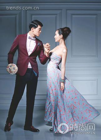 新郎:深红色西服/PAUL SMITH、粉色衬衫/CERRUTI 1881