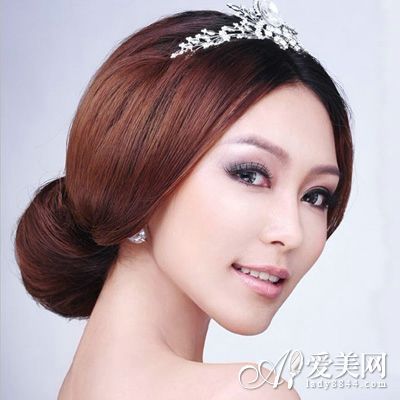 传统却不乏心机的女王发型