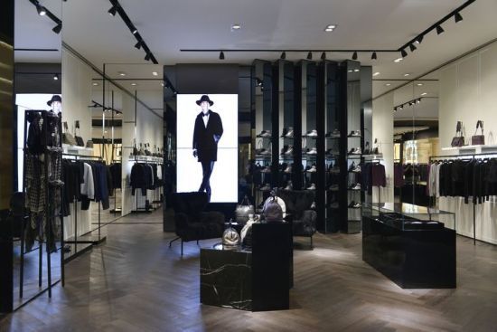 实体店沦为试衣间 英服装店收试衣费 实体店沦为试衣间 英服装店收试衣费