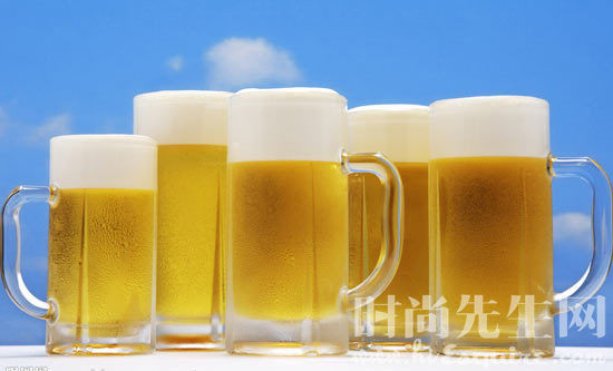 应季的瓶装啤酒 应季的瓶装啤酒