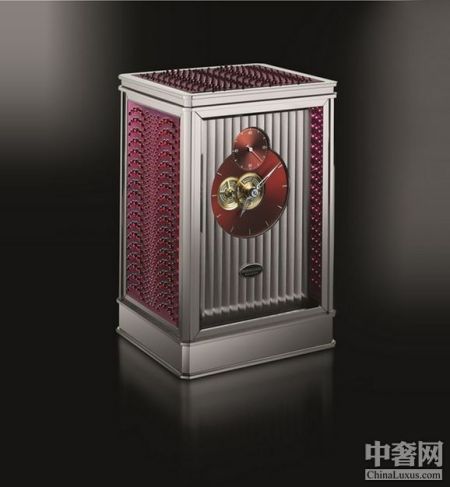 帕玛强尼携手Lalique打造全新15天水晶座钟