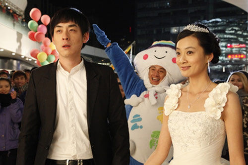 《小爸爸》中徐翠翠、刘欢身着定制版葛澜婚纱 《小爸爸》中徐翠翠、刘欢身着定制版葛澜婚纱《小爸爸》中徐翠翠身着定制版葛澜婚纱