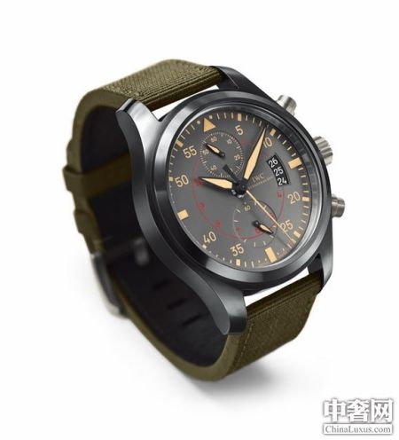 万国飞行员系列TOP GUN海军空战部队计时腕表,软铁内壳保护机芯免受磁场效应影响,旋入式表冠,玻璃表镜装配稳固,可抵受骤降气压而不致松脱。