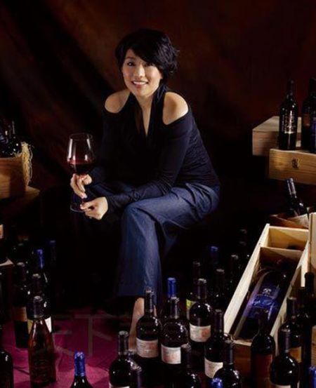 怡园酒庄少庄主兼董事长 陈芳 怡园酒庄少庄主兼董事长 陈芳