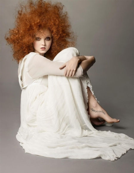 莉莉-科尔(LILY COLE)