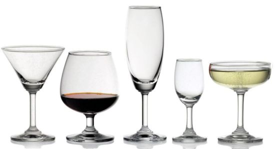 通常情况下,你的餐桌上会有两个或两个以上的玻璃杯。