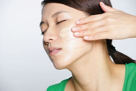 STEP3:按摩方式上妆