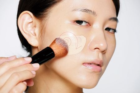 STEP1:大面积画圆上妆
